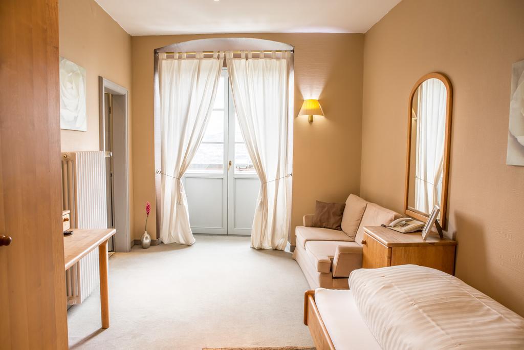 Schloss Neuburg Hotell Mosbach  Exteriör bild
